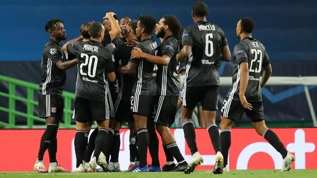 Olympique Lyonnais' Moussa Dembele celebrates scoring their second goal with teammates, as play resumes behind closed doors following the outbreak of the coronavirus disease. (Photo: Pool via Reuters)