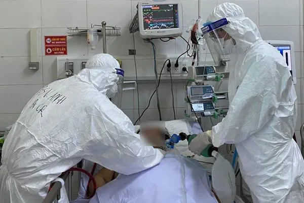 Medical workers taking care of COVID-19 patients in the central city of Da Nang.