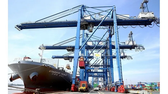 A ship docks at Cat Lai port in Ho Chi Minh City. (Photo: Danh Lam)