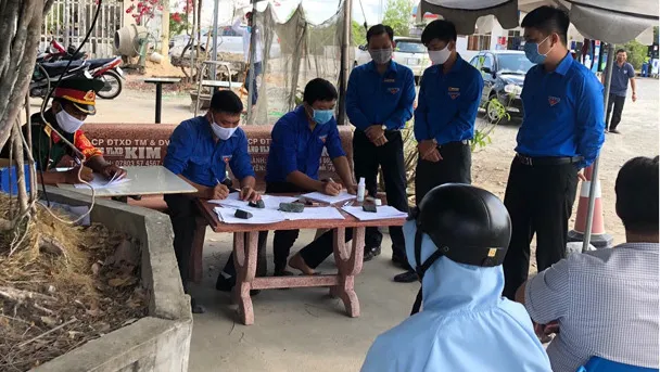 Ca Mau competent forces carry out epidemiological investigation of cases in close contact with suspected patients. (Photo: NDO)