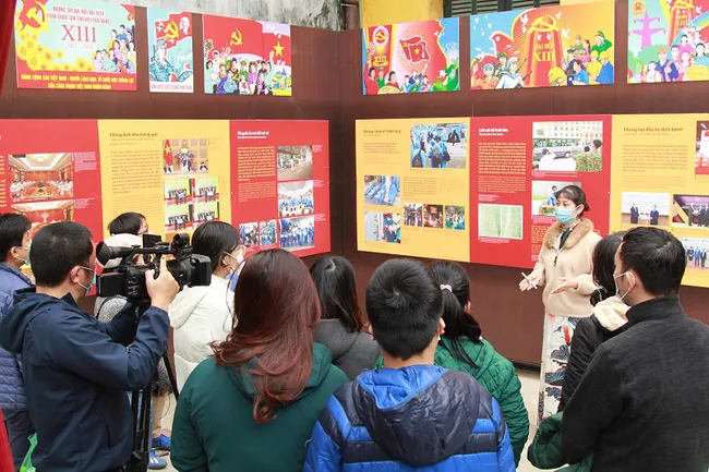 At the exhibition, visitors will have the opportunity to view documents and artifacts about the party congresses throughout history. Photo: Hoa Lo prison
