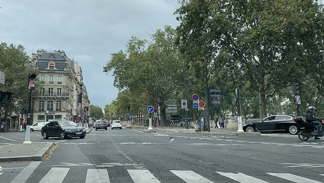 Certificates of vaccination and negative COVID-19 testing have helped control the risk of infection and restore activities including tourism in France. (Photo: NDO)