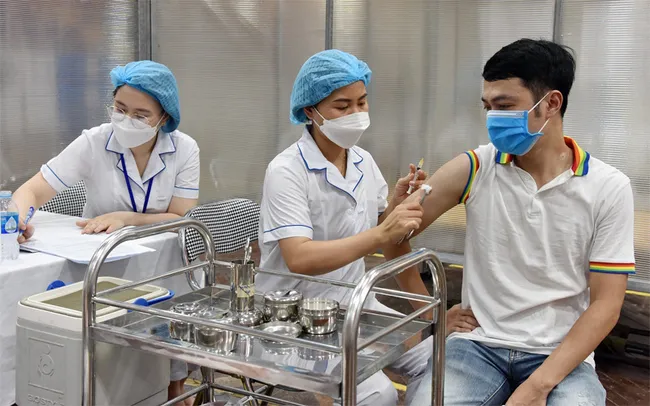 A Hanoi resident gets vaccinated against COVID-19.