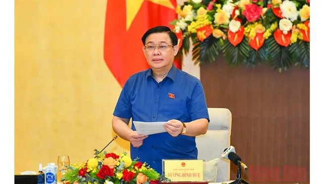 National Assembly Chairman Vuong Dinh Hue speaks at the working session. (Photo: NDO/Duy Linh)