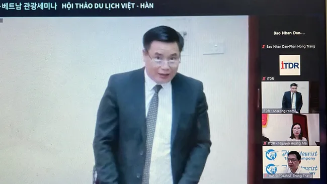 Dr. Nguyen Anh Tuan, director of the Institute for Tourism Development Research speaking at the event.