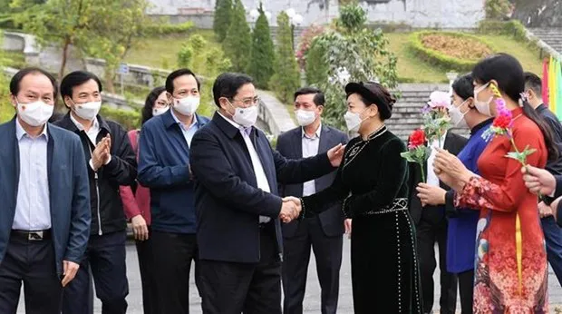 Prime Minister Pham Minh Chinh on November 15 joined residents of Pac Bo, Nam Lin and Na Leng hamlets in Truong Ha commune of Ha Quang district in the National Great Unity Festival. (Photo: VNA)