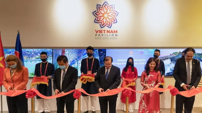 The ribbon cutting ceremony for the inauguration of the Vietnam Pavilion. (Photo: VNA)