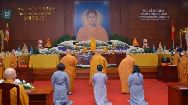 The requiem for those who died of COVID-19 in Ho Chi Minh City (Photo: Giac Ngo)