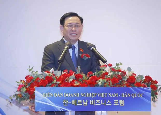 National Assembly (NA) Chairman Vuong Dinh Hue speaks at the forum (Photo: VNA)