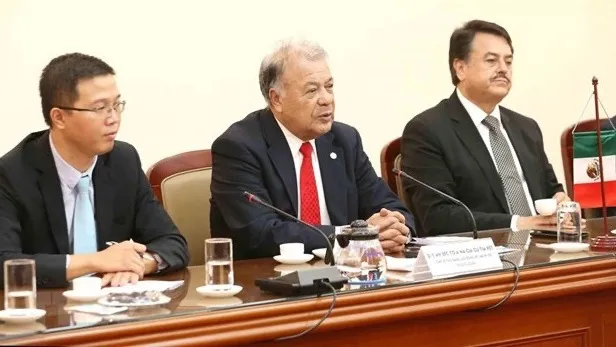 General Secretary of the Mexican Labour Party (PT) Alberto Anaya Gutiérrez (centre) (Photo: VNA)