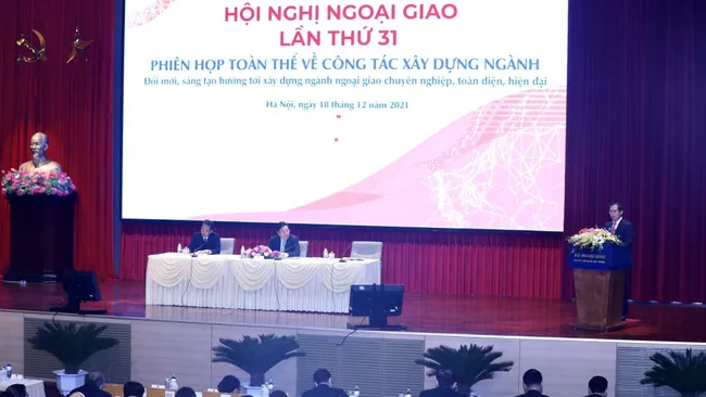 The December 18 plenary session of the 31st Diplomatic Conference (Photo: VNA)