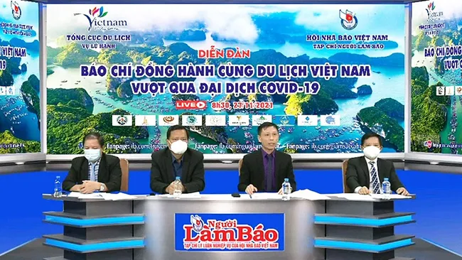 The guests participates in the forum