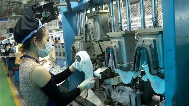 Production at the Phuc Yen shoe company in Vinh Phuc province (Photo: VNA)