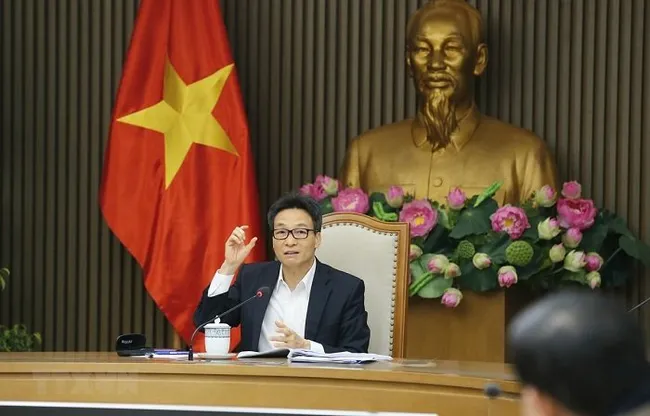 Deputy Prime Minister Vu Duc Dam, head of the National Council on Sustainable Development and Competitiveness Improvement, speaks at the meeting. (Photo: VNA)