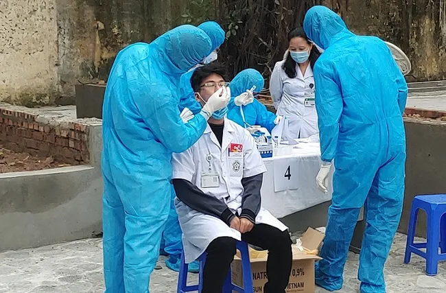 Health care workers are among the priority groups in the Health Ministry's COVID-19 vaccination plan. (Illustrative photo)