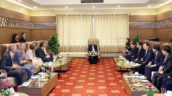 PM hosts int’l development partners on sidelines of Mekong Delta conference