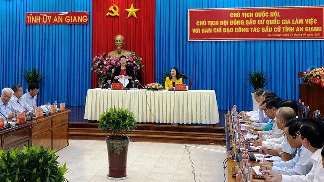 National Assembly Chairwoman Nguyen Thi Kim Ngan inspects preparations for the elections in An Giang Province.