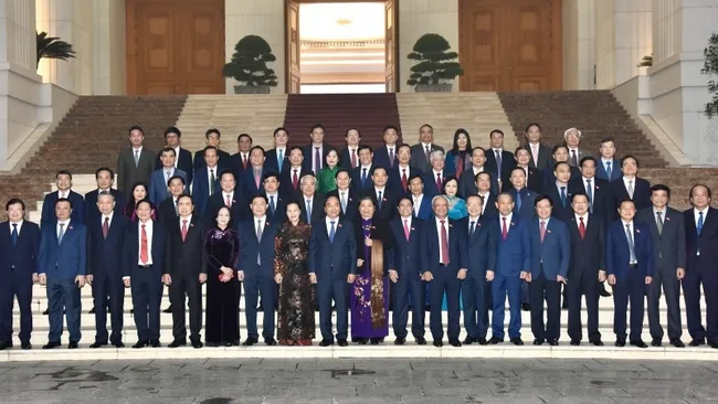 Prime Minister Nguyen Xuan Phuc, Cabinet members and Party, State leaders pose for a photo