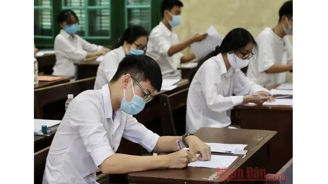 Candidates sit the 2020 national high school graduation exams. (Photo: NDO)