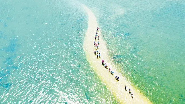 Unique undersea path at Nhat Tu Son Island