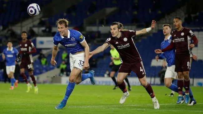 Brighton & Hove Albion's Dan Burn in action with Leicester City's Caglar Soyuncu. (Photo: Pool via Reuters)