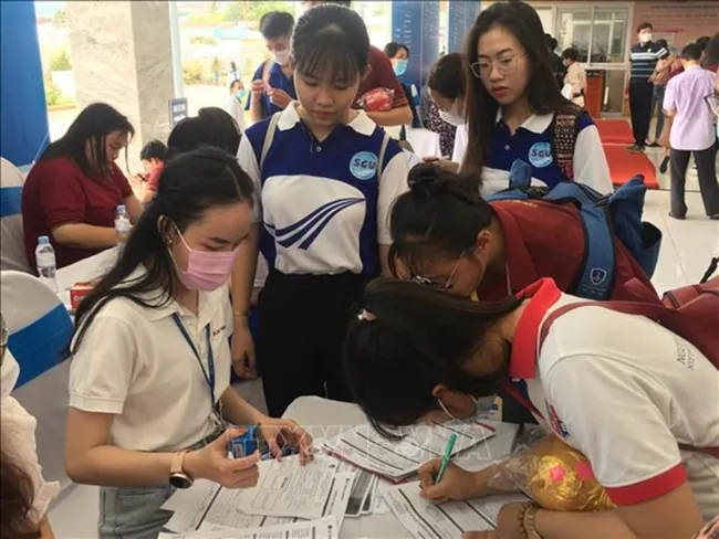 Over 10,000 job vacancies introduced at HCM City job fair