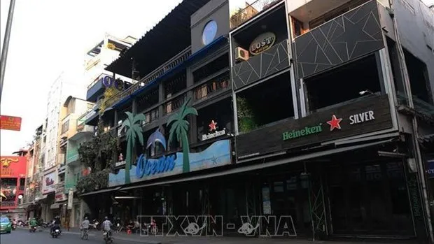 HCM City on May 7 orders more non-essential service venues to close from 6pm due to the growing complexity of the COVID-19 pandemic globally and locally. (Photo: VNA)