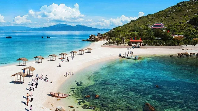 A beautiful beach on Yen island, an attractive destination for visitors to Khanh Hoa province.