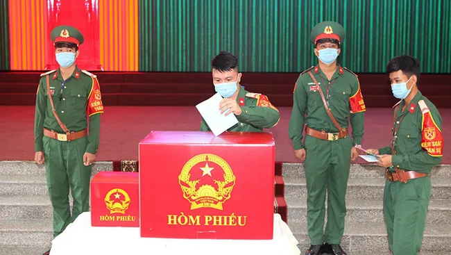 Soldiers in Can Tho City cast their ballots for the National Assembly and People's Councils.