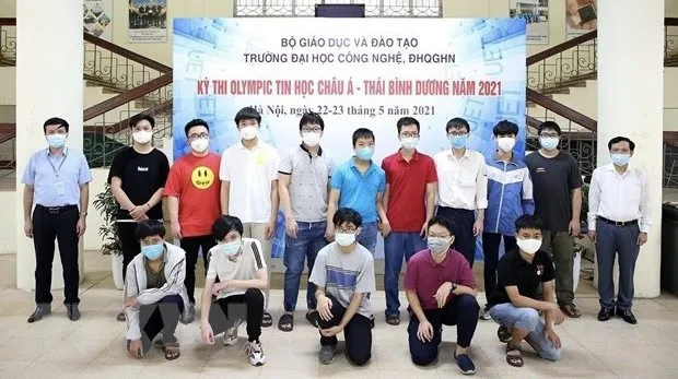 The Vietnamese students taking part in the Asia-Pacific Informatics Olympiad 2021 (Photo: VNA)