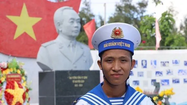 Nguyen Van Khanh, who is on duty on Truong Sa (Spratly) islands, is among the first to vote for the 15th National Assembly and the People’s Councils at all levels. (Photo: VNA)