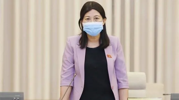 Chairwoman of the National Assembly (NA)'s Committee of Judicial Affairs, Le Thi Nga, speaks at the meeting. (Photo: VNA)