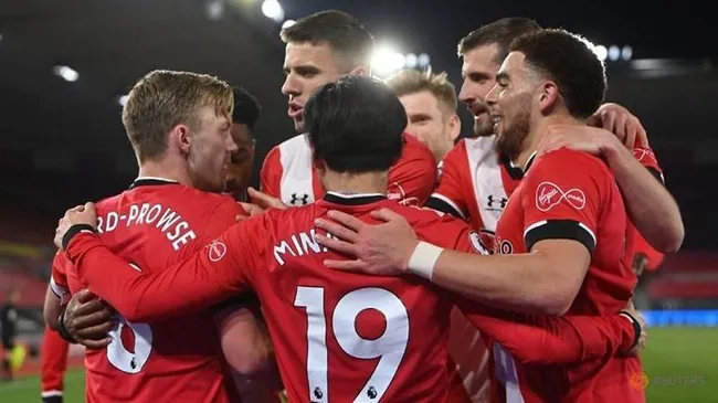 Southampton's James Ward-Prowse celebrates scoring their first goal with teammates. (Photo: Reuters)