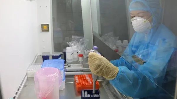 COVID-19 testing (Photo: VNA)