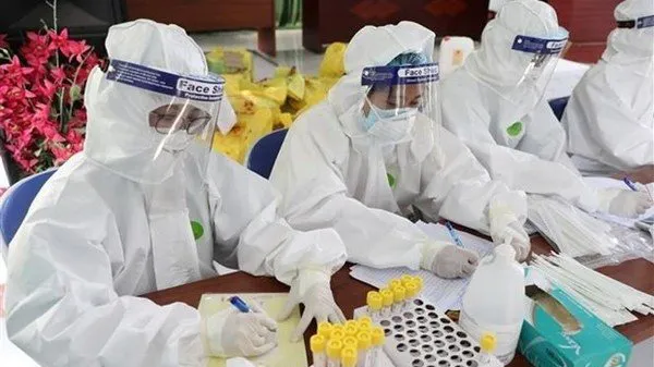 COVID-19 testing in Bac Giang province (Photo: VNA)