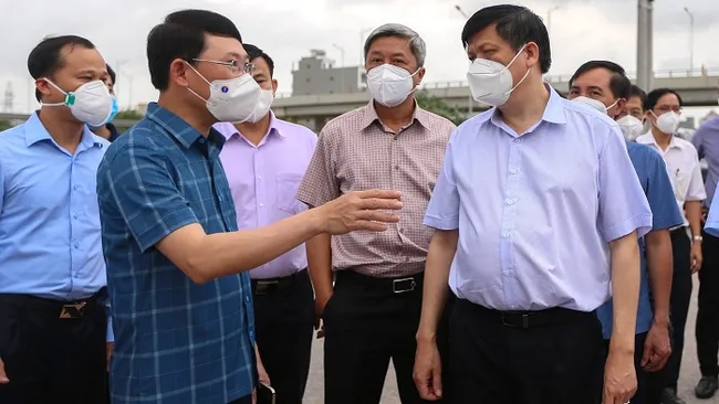 A delegation from the Ministry of Health inspect the prevention and control of COVID-19 at Quang Chau Industrial Park, Viet Yen District, Bac Giang Province, May 18, 2021.