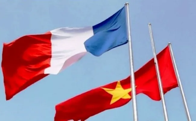 Vietnamese leaders send congratulations to France on the occasion of the 232nd anniversary of National Day of France (July 14).