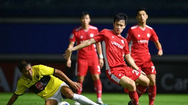 Viettel FC's Nguyen Hoang Duc in action during the match. (Photo: AFC)