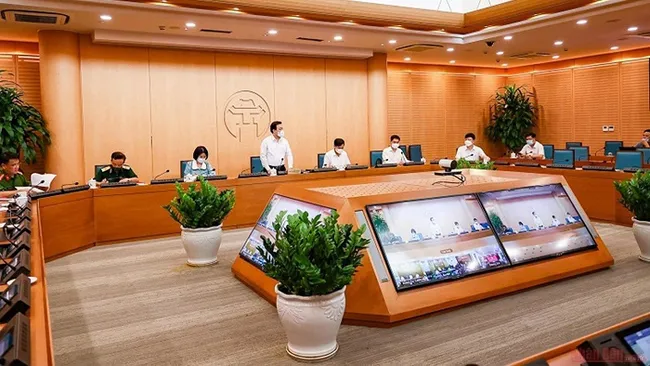 The Hanoi Steering Committee for COVID-19 Prevention and Control hosts an online meeting on July 12, 2021 to discuss measures to prevent the disease from spreading. (Photo: NDO)