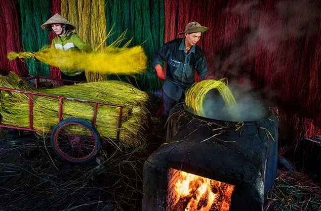 'Drying sedge mat' photo by Dzung Nguyen.