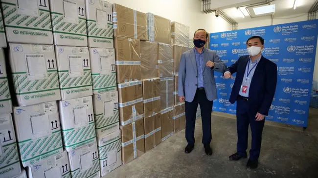 WHO presents medical supplies to support Vietnam’s COVID-19 fight (Photo:VNA)