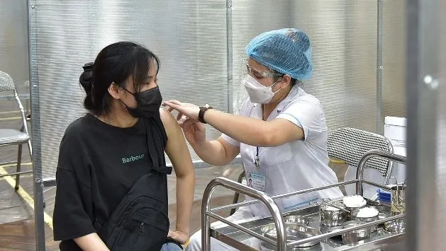 A vaccination site in Dong Da District (Photo: Duy Linh)