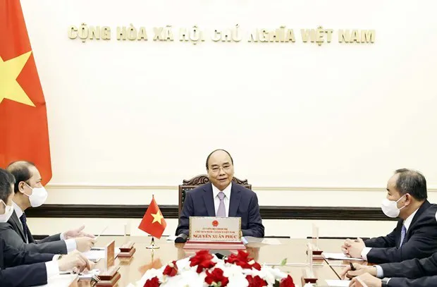 President Nguyen Xuan Phuc holds online talks with Japanese Prime Minister Suga Yoshihide on September 15 (Photo: VNA)