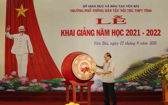 State President attends new school year opening at the ethnic minorities boarding high school in the northern mountainous province of Yen Bai. (Photo: NDO/Tuan Anh-Thanh Son)