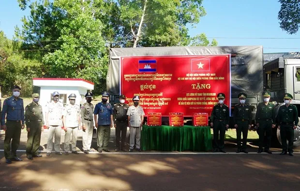 At the hand-over ceremony (Photo: VNA)