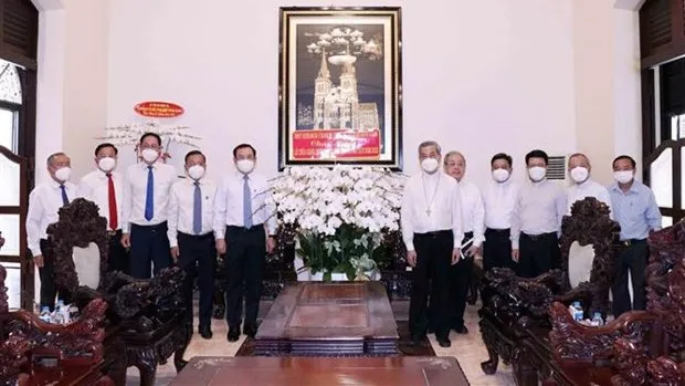 The delegates visit the Ho Chi Minh City Archdiocese on the occasion of Christmas and New Year holidays.