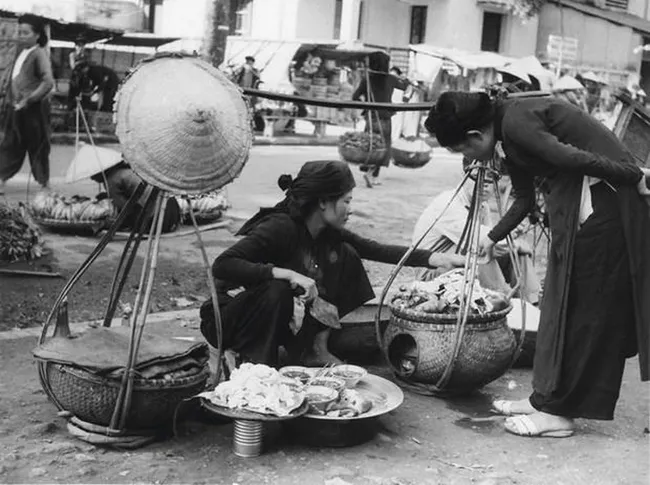 Street vendors in Hanoi (Photo: VNA)