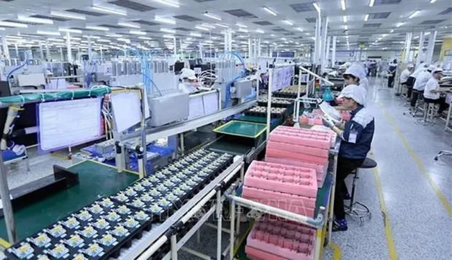 An electronic circuit board production line of the Nexcon Vietnam Co. Ltd, invested by the Republic of Korea, in Bac Ninh province. (Photo: VNA)