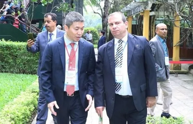 President of the Cuban Institute of Friendship with the Peoples (ICAP) Fernando González Llort (R) (Photo: qdnd.vn)