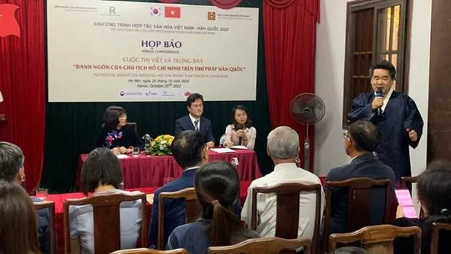 At the press conference (http://www.hanoimoi.com.vn/)